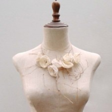 Necklace model Xerochrysum