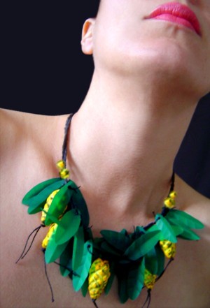 Necklace model Under the Chestnut