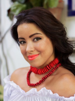 Necklace model The Dancer Josefa Vargas