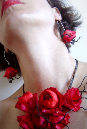 Necklace model The Beautiful Raquel