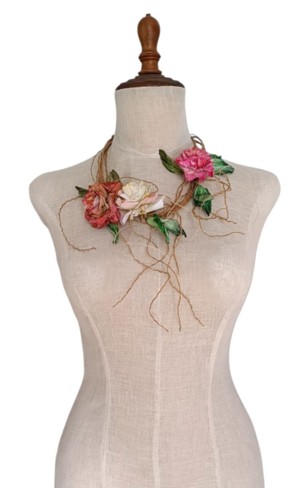 Necklace model The Roses