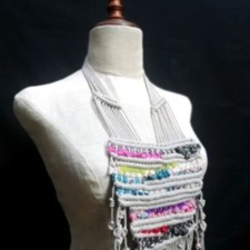 Collar modelo Bib Alfarás